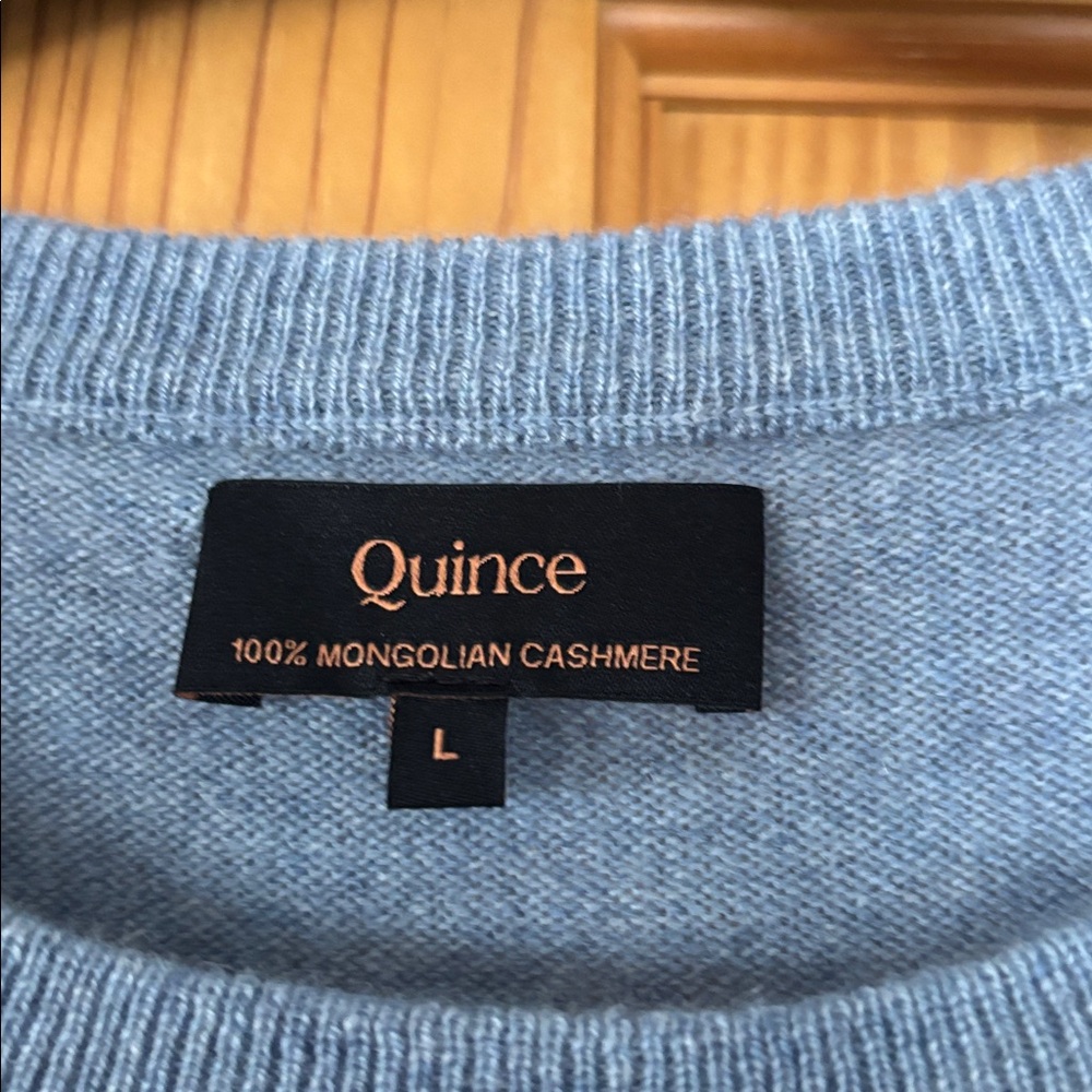 NWOT 100% Mongolian cashmere  sweater Lg - Picture 2 of 2